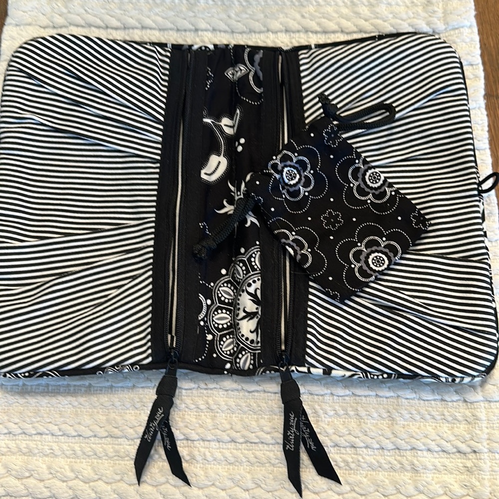 Jewelry travel case in black and white. Excellent condition